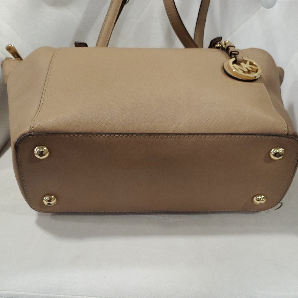 Michael Kors Tan Leather Tote with Signature Charm - Picture 3 of 12